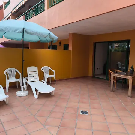 Vivienda Con Piscina En El *